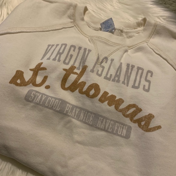 sweatshirt with front pocket and no hood